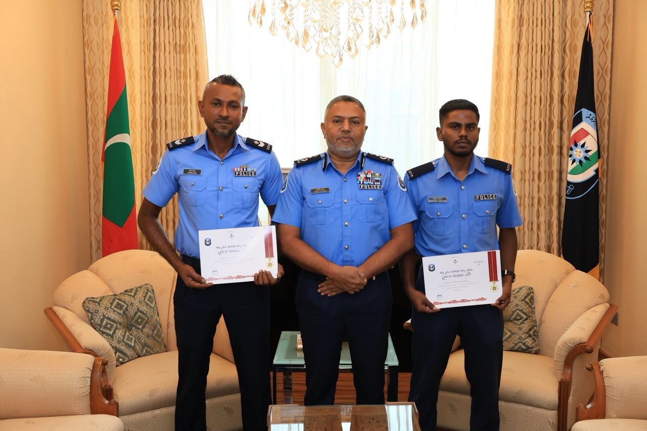 ކަނޑުވި ބަޔަކު ސަލާމަތްކުރި ތިން ފުލުހަކަށް ރަން މެޑަލް ދީފި